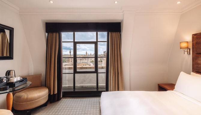 Radisson Blu Hotel, London Leicester Square - Superior Double  - London Eye View
