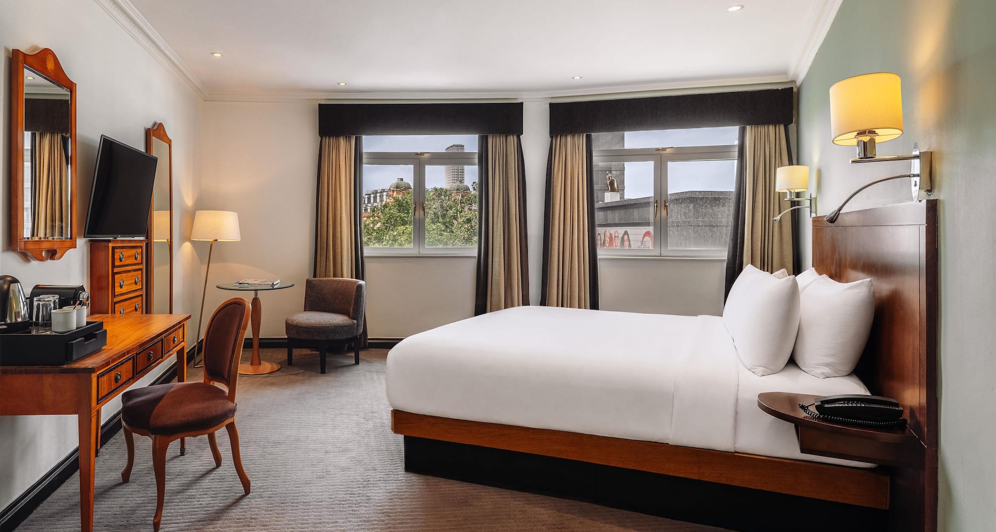 Radisson Blu Hotel, London Leicester Square - Premium Room - Square View