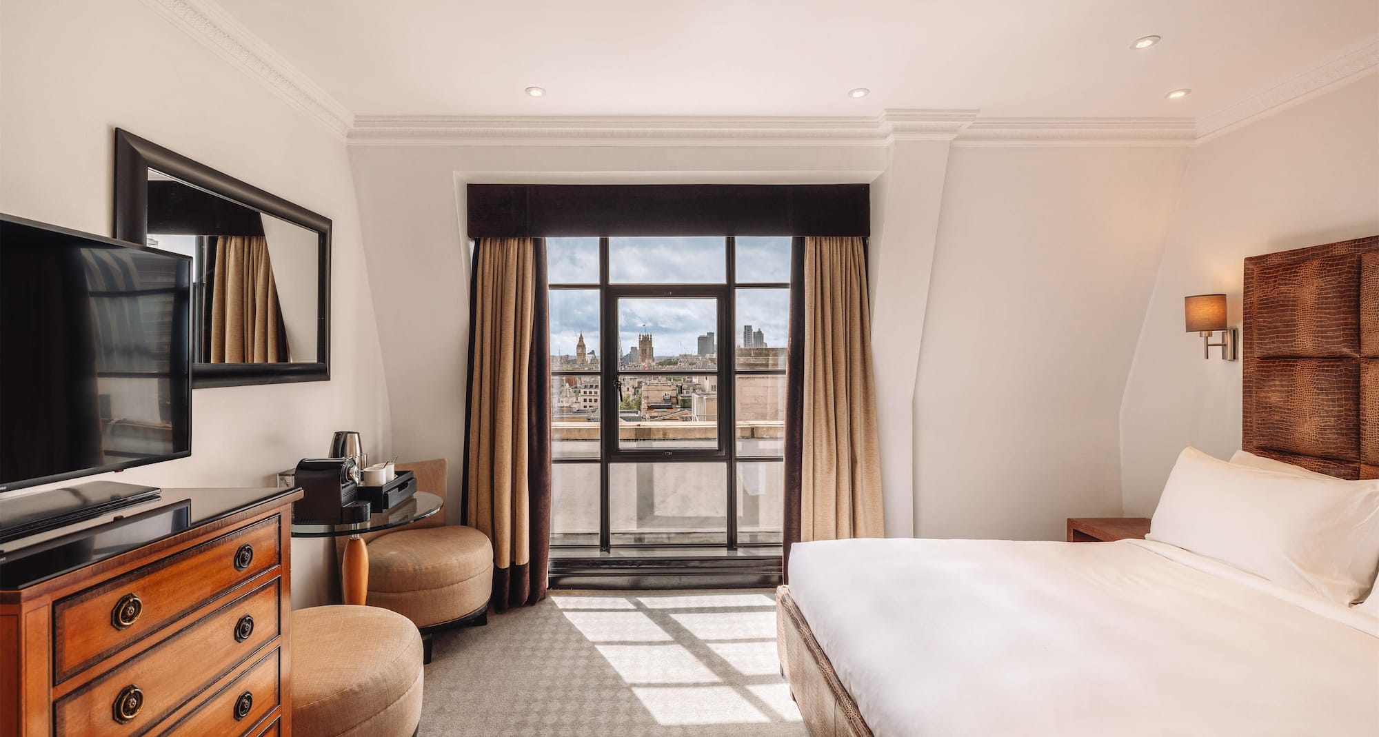 Radisson Blu Hotel, London Leicester Square - Superior Double - London Eye View