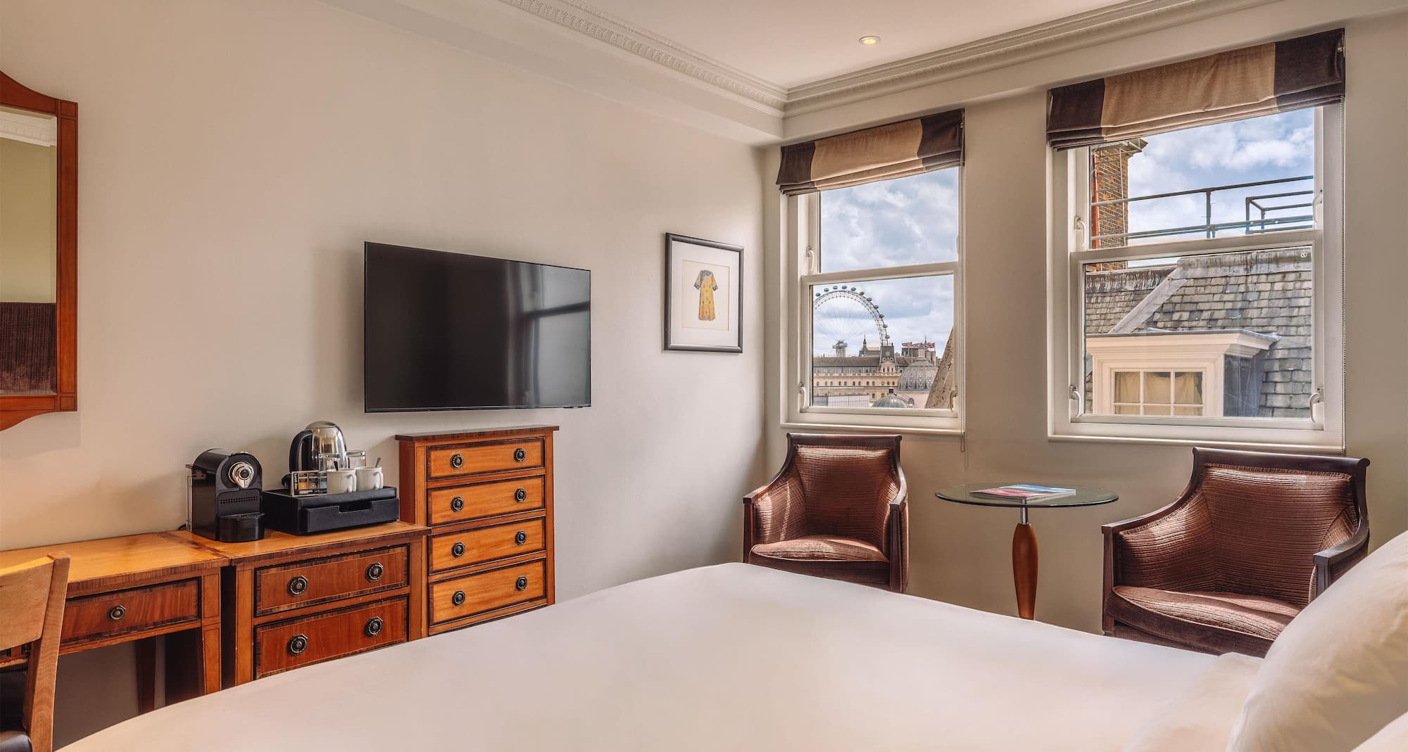 Radisson Blu Hotel, London Leicester Square - Premium King - London Eye View