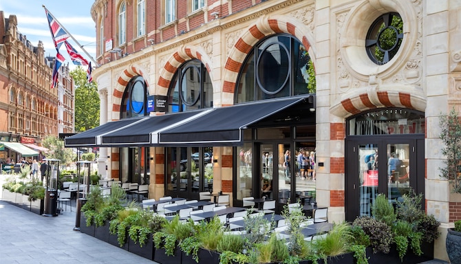 Radisson Blu Hotel, London Leicester Square - Leicester Square Kitchen - Terrace