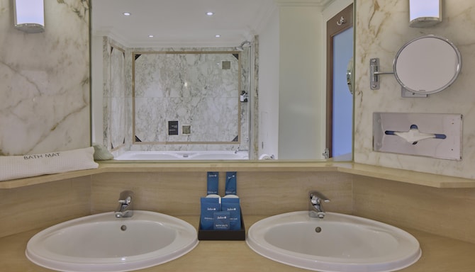 Radisson Blu Hotel, London Leicester Square - جناح