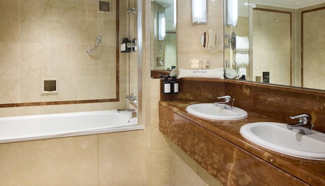 Radisson Blu Hotel, London Leicester Square - جناح