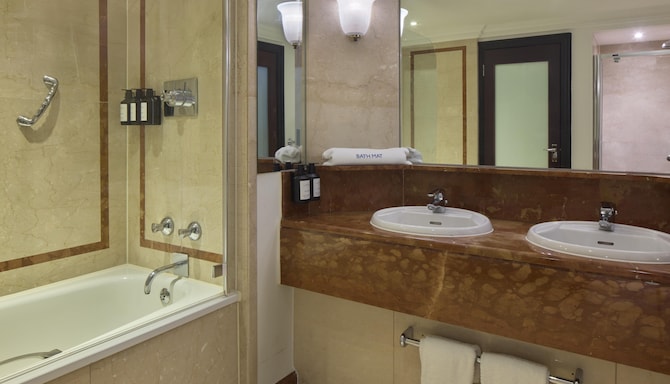 Radisson Blu Hotel, London Leicester Square - جناح