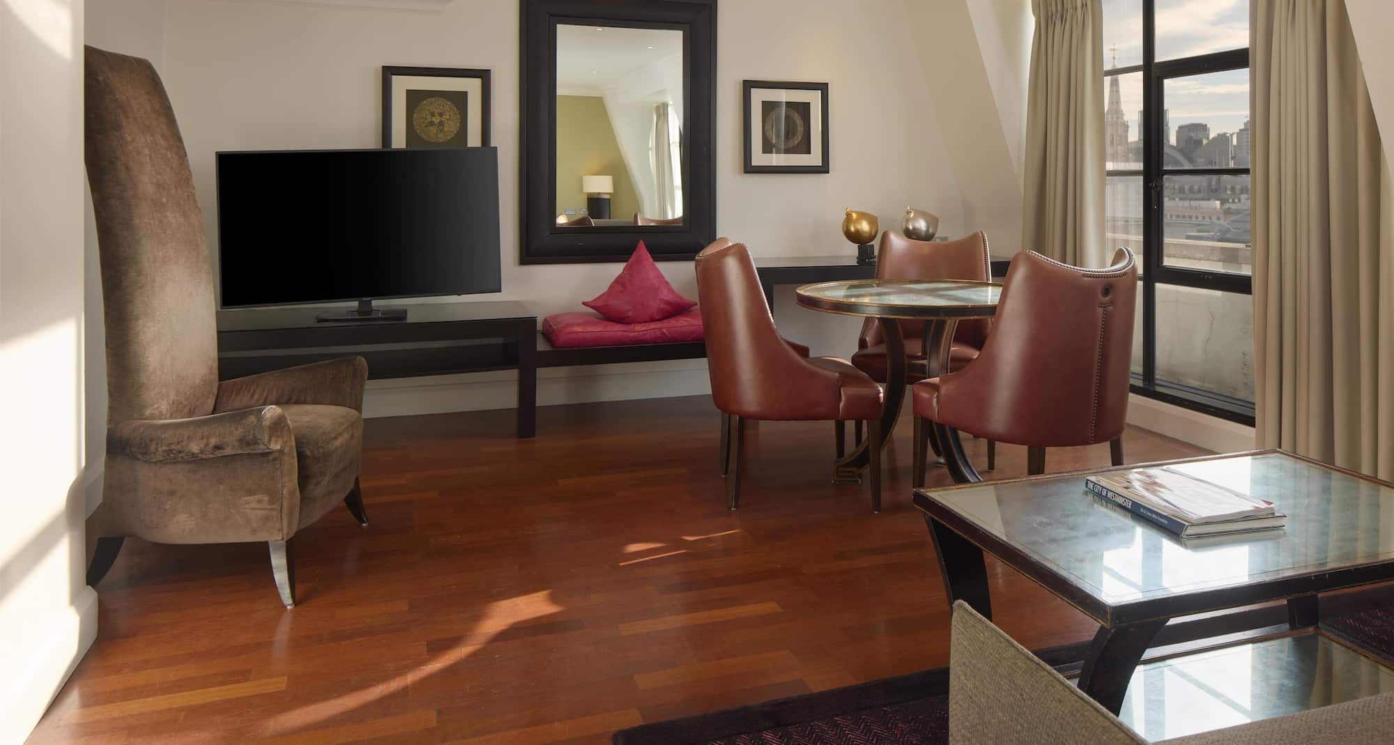 Radisson Blu Hotel, London Leicester Square - Studio Suite - London Eye View