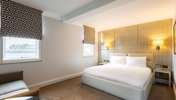 Radisson Blu Hotel, London Mercer Street - Premium King Deluxe Room