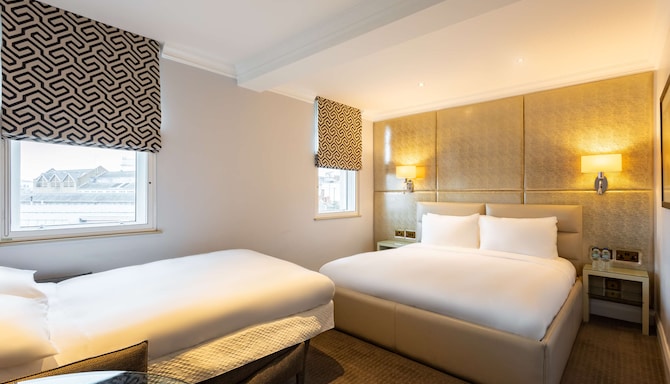 Radisson Blu Hotel, London Mercer Street - Premium King Deluxe Room