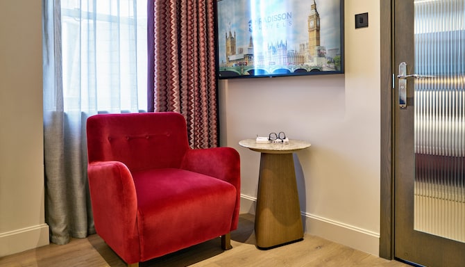 Radisson Blu Hotel, London Mercer Street - Superior Queen
