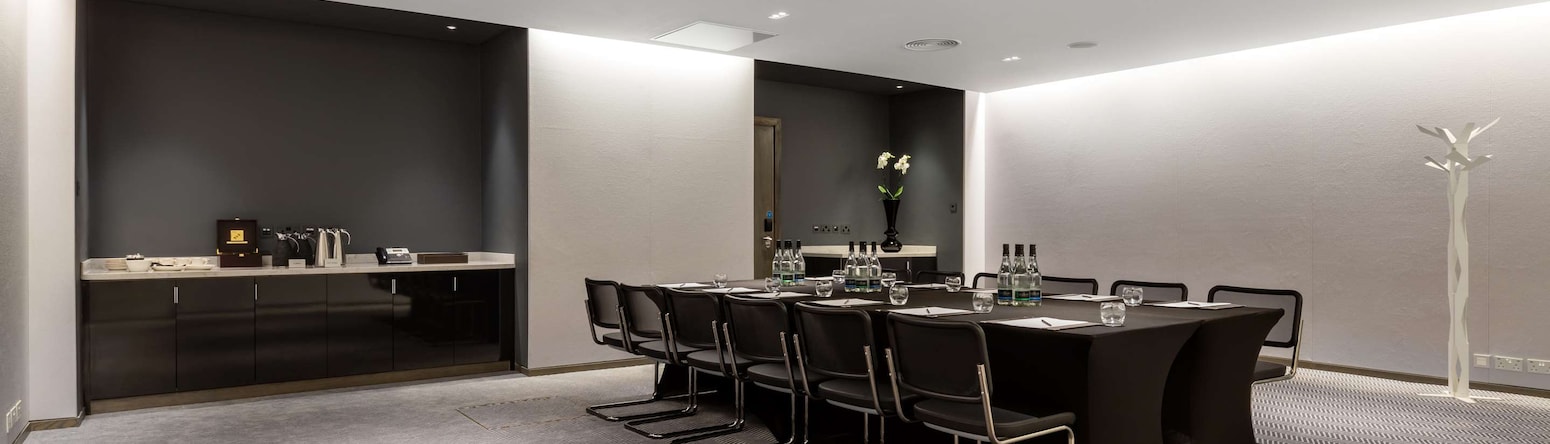 Radisson Blu Edwardian Mercer Street Hotel, London - Meeting Room - Boardroom Set up