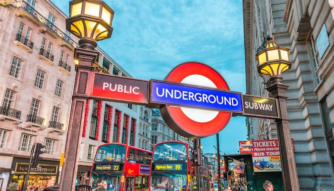 Radisson Blu Hotel, London Mercer Street - London Underground