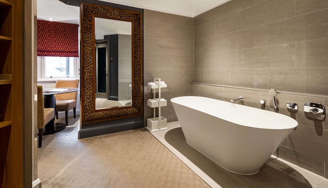 Radisson Blu Hotel, London Mercer Street - Bathroom