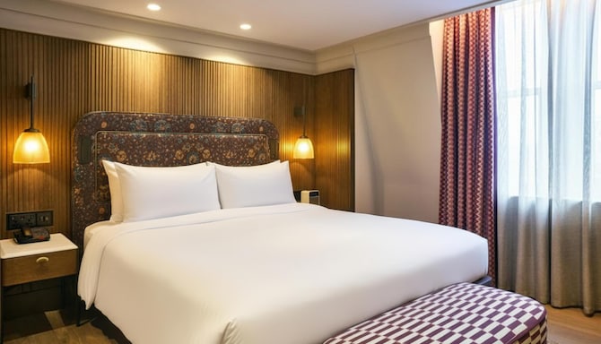 Radisson Blu Hotel, London Mercer Street - Junior Suite