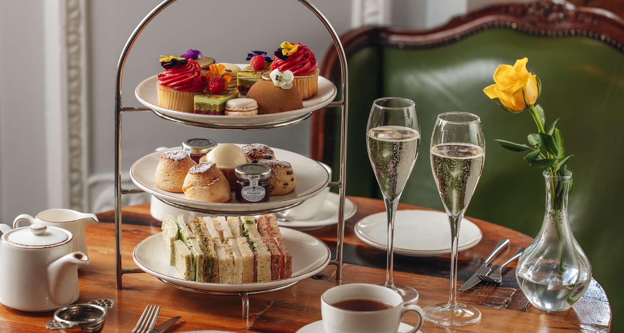 Radisson Blu Hotel, London South Kensington - Scoff and Banter Floral Bloom Afternoon Tea