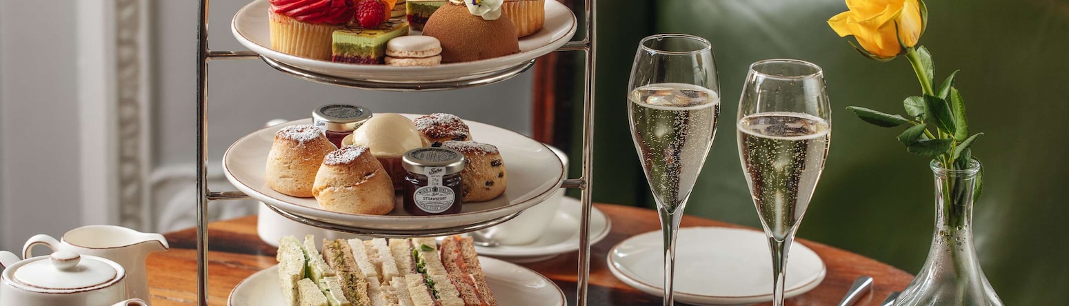 Radisson Blu Hotel, London South Kensington - Scoff and Banter Floral Bloom Afternoon Tea