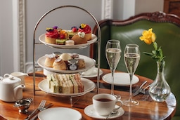 Radisson Blu Hotel, London South Kensington - Scoff and Banter Floral Bloom Afternoon Tea