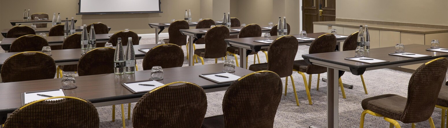Radisson Blu Hotel, London South Kensington - Meeting Room - Victoria and Albert Suite