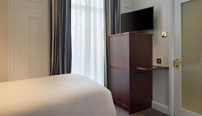 Radisson Blu Hotel, London South Kensington - Single Room