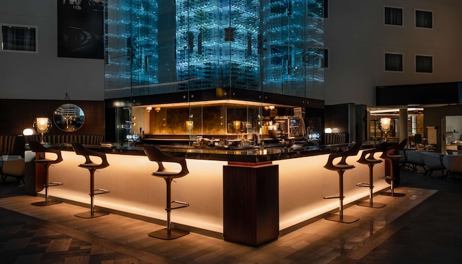 Radisson Blu Hotel, London Stansted Airport - Bar and lounge
