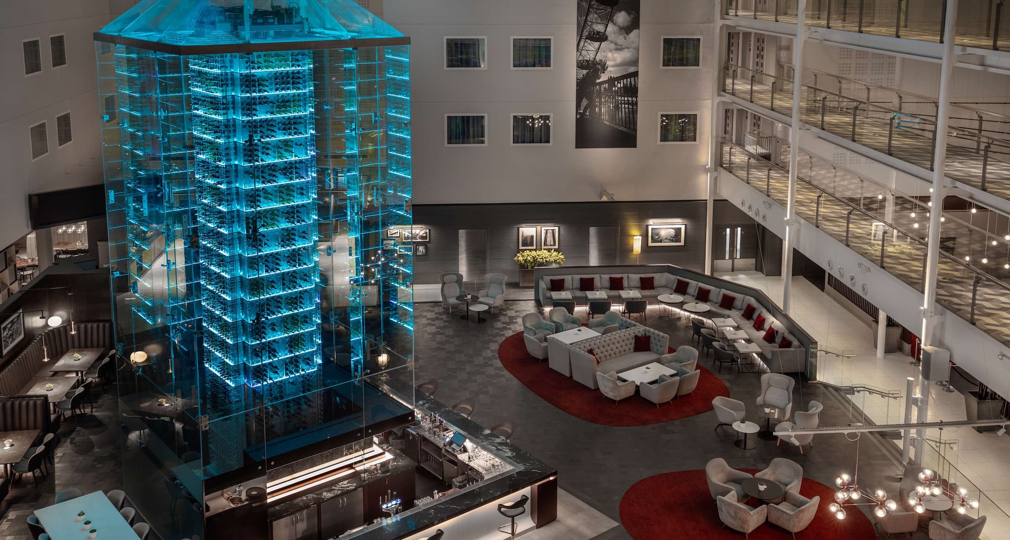 Radisson Blu Hotel, London Stansted Airport - Bar and lounge