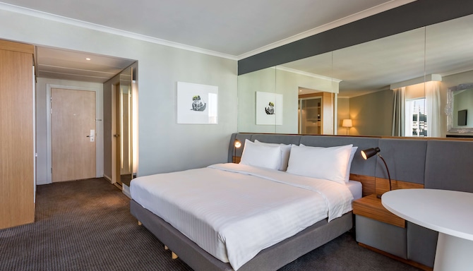 Stansted accommodation: Hotel Rooms London Airport | Radisson