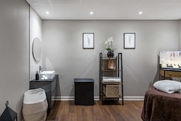 Radisson Blu Hotel, London Stansted Airport - Spa massage and treatment rooms