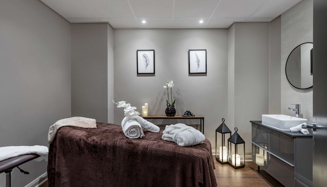 Radisson Blu Hotel, London Stansted Airport - Spa massage & treatment rooms