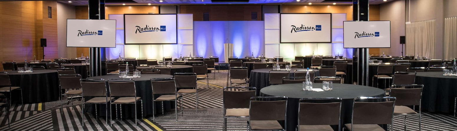 Radisson Blu Hotel, London Stansted Airport - Meeting Room Banquet Setup