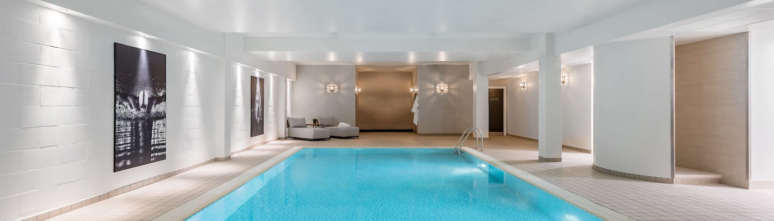 Radisson Blu Hotel, London Stansted Airport - Indoor pool