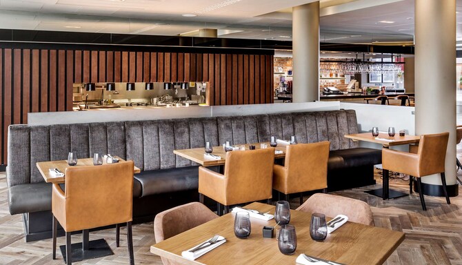 Radisson Blu Hotel London Stansted Airport - Ristorante Station 169