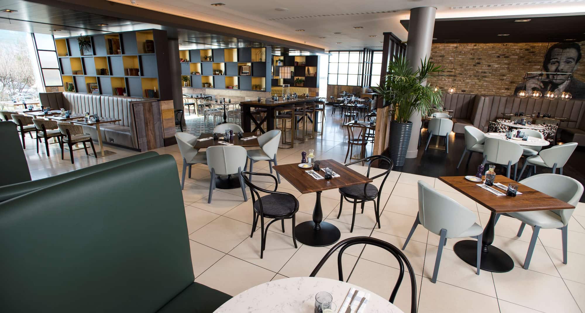 Radisson Blu Hotel, London Stansted Airport - Collage Restaurant