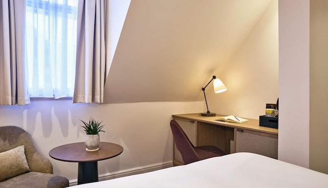 Radisson Blu Hotel, London Tottenham Court Road - Standard Twin Room