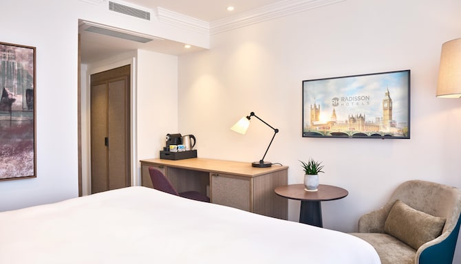 Radisson Blu Hotel, London Tottenham Court Road - Standard Double Room