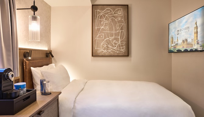 Radisson Blu Hotel, London Tottenham Court Road - Single Room