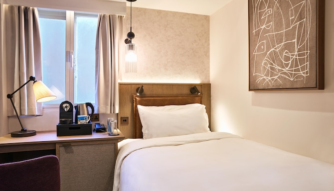 Radisson Blu Hotel, London Tottenham Court Road - Single Room