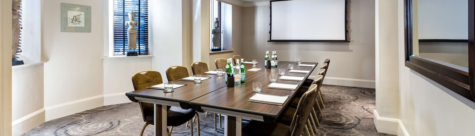 Radisson Blu Kenilworth Hotel, London - Meeting Room - Private Room 15
