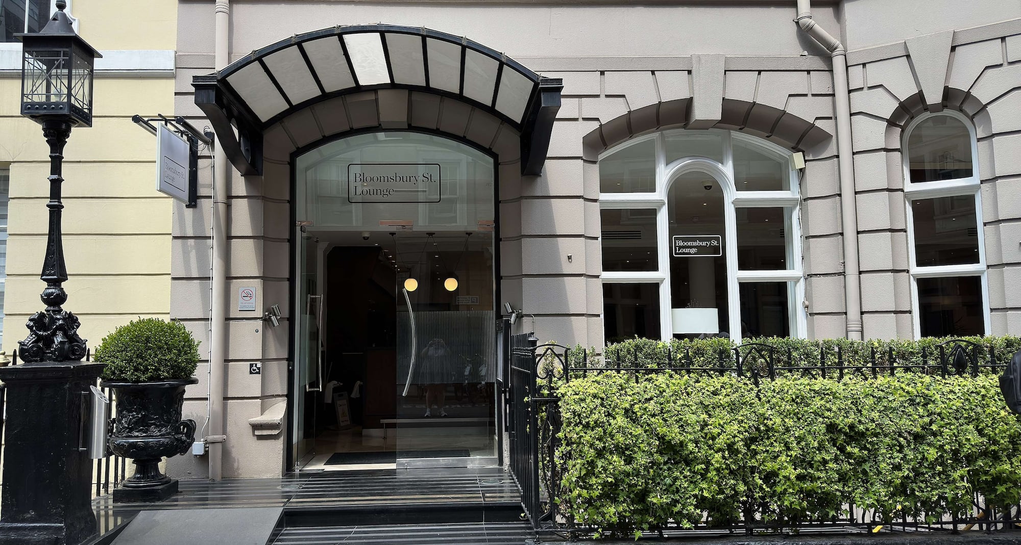 Radisson Blu Hotel, London Tottenham Court Road - Bloomsbury St. Lounge - Exterior