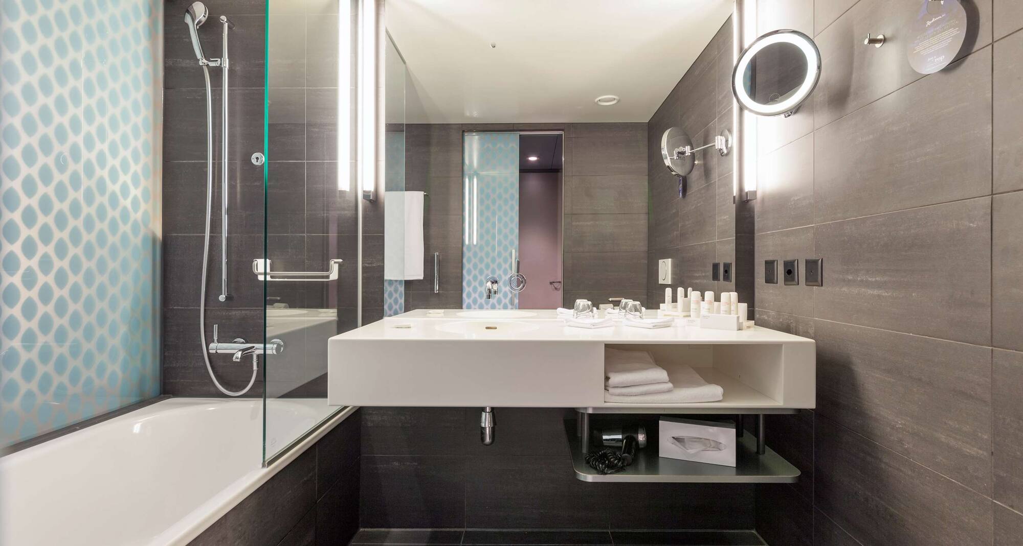 Radisson Blu Hotel, Lucerne - Superior Room Bath