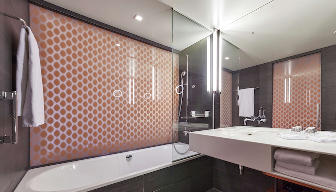 Radisson Blu Hotel, Lucerne - Superior Room Bath