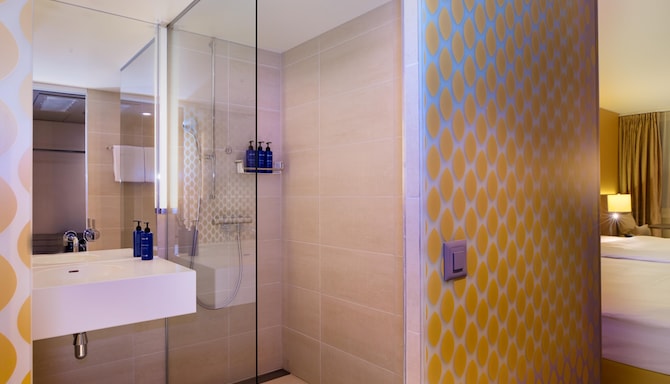 Radisson Blu Hotel, Lucerne - Standard Room Bath