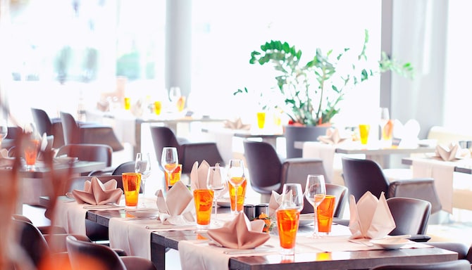 Radisson Blu Hotel, Lucerne - Restaurant Tables