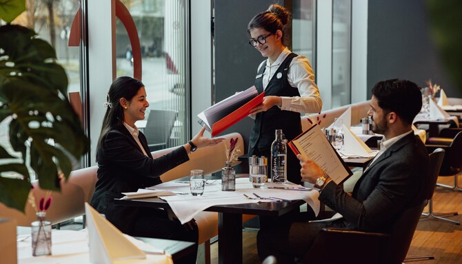 Radisson Blu Hotel, Lucerne - Restaurant Lunch Lifestyle
