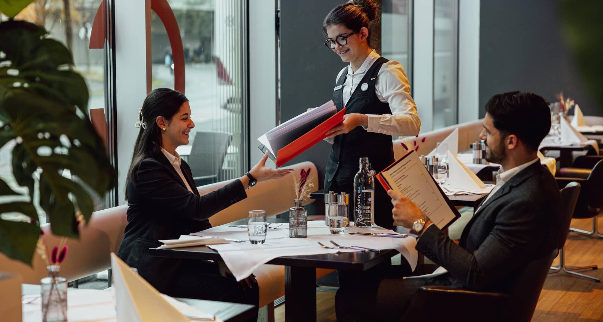 Radisson Blu Hotel, Lucerne - Restaurant Lunch Lifestyle