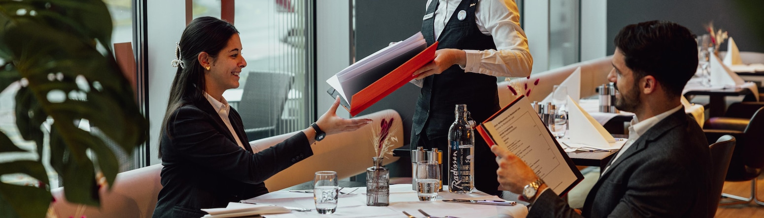 Radisson Blu Hotel, Lucerne - Restaurant Lunch Lifestyle