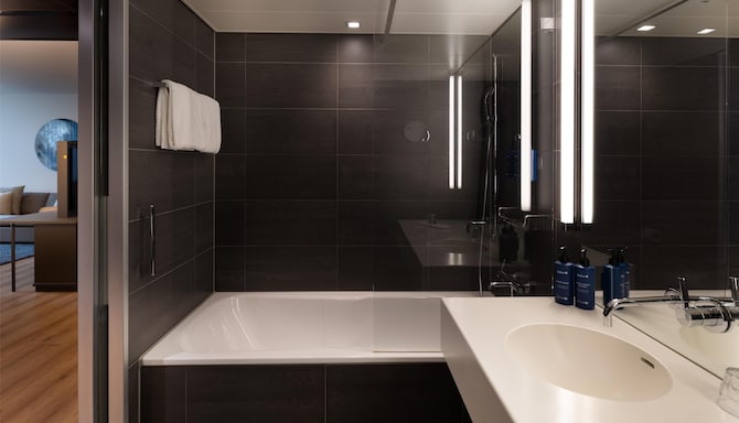 Radisson Blu Hotel, Lucerne - Junior Suite Bathroom