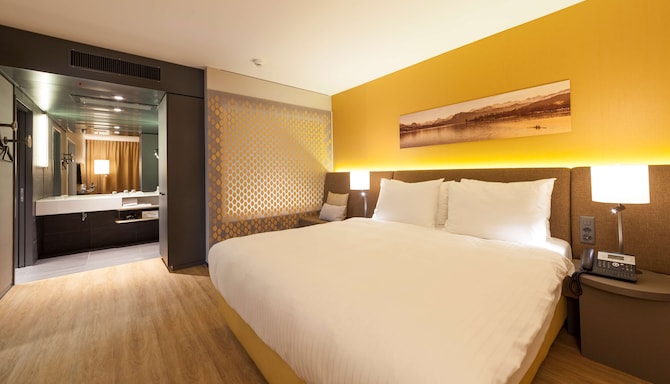 Radisson Blu Hotel, Lucerne - Suite Bedroom