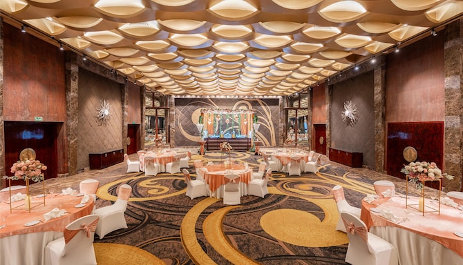 Radisson Blu Hotel, Ludhiana - Amber