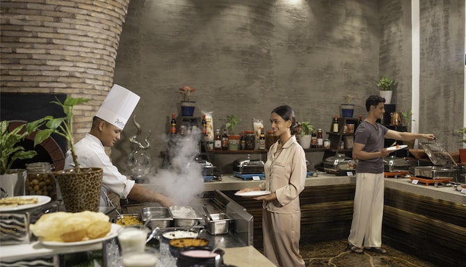 Radisson Blu Hotel, Ludhiana - Cafe Delish