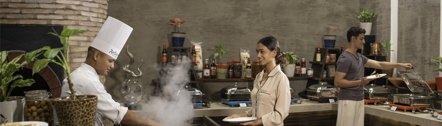 Radisson Blu Hotel, Ludhiana - Cafe Delish