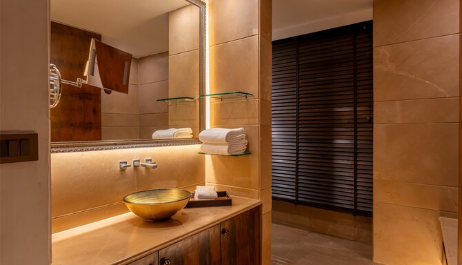 Radisson Blu Hotel, Ludhiana - Executive Suite Bathroom