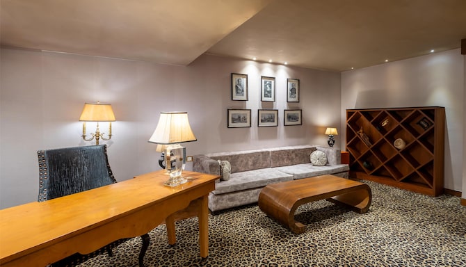 Radisson Blu Hotel, Ludhiana - Executive Suite - Drawing Room